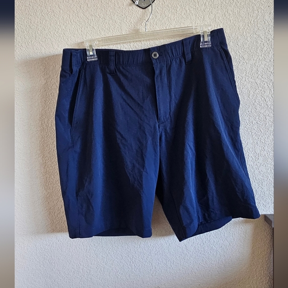 Under Armour navy cargo shorts. - Picture 5 of 7